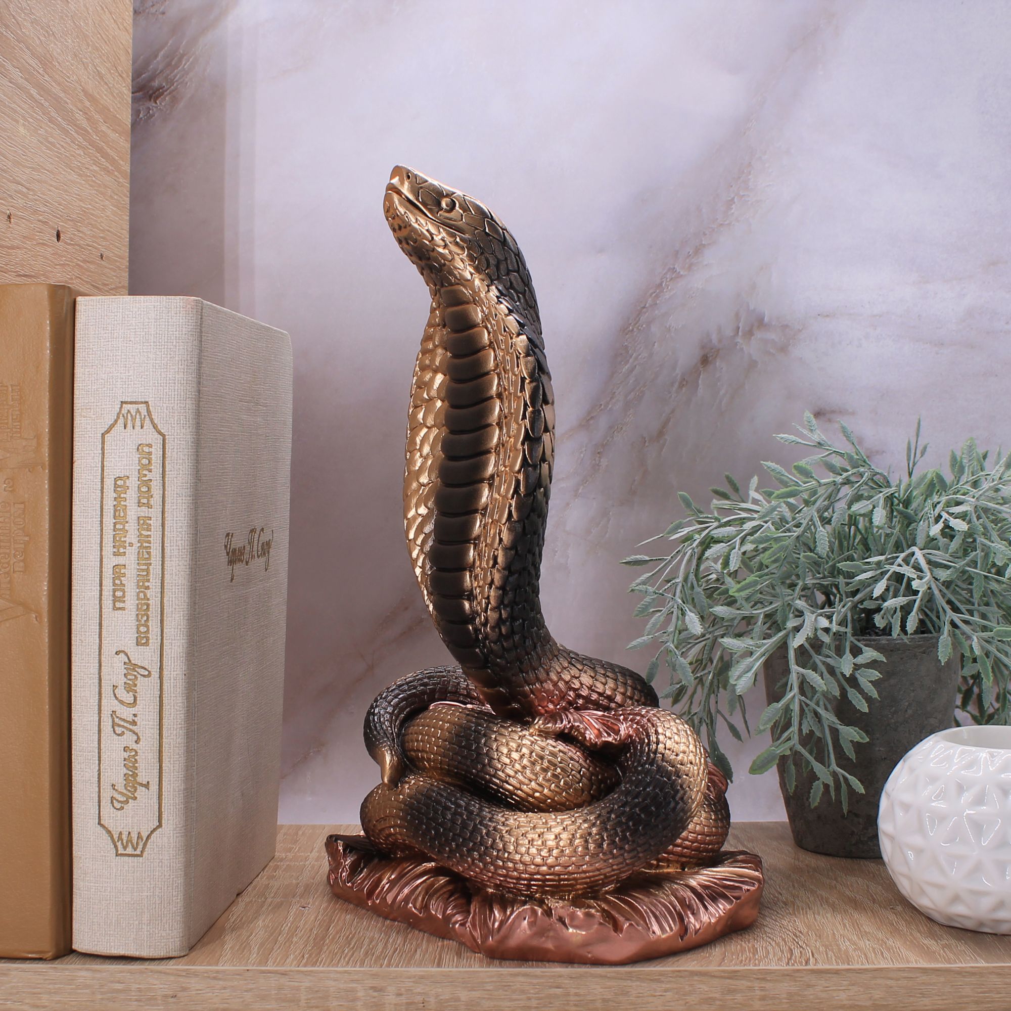 Похожий товар: Изделие "Статуэтка Королевская Кобра", категория "Животные и птицы".
