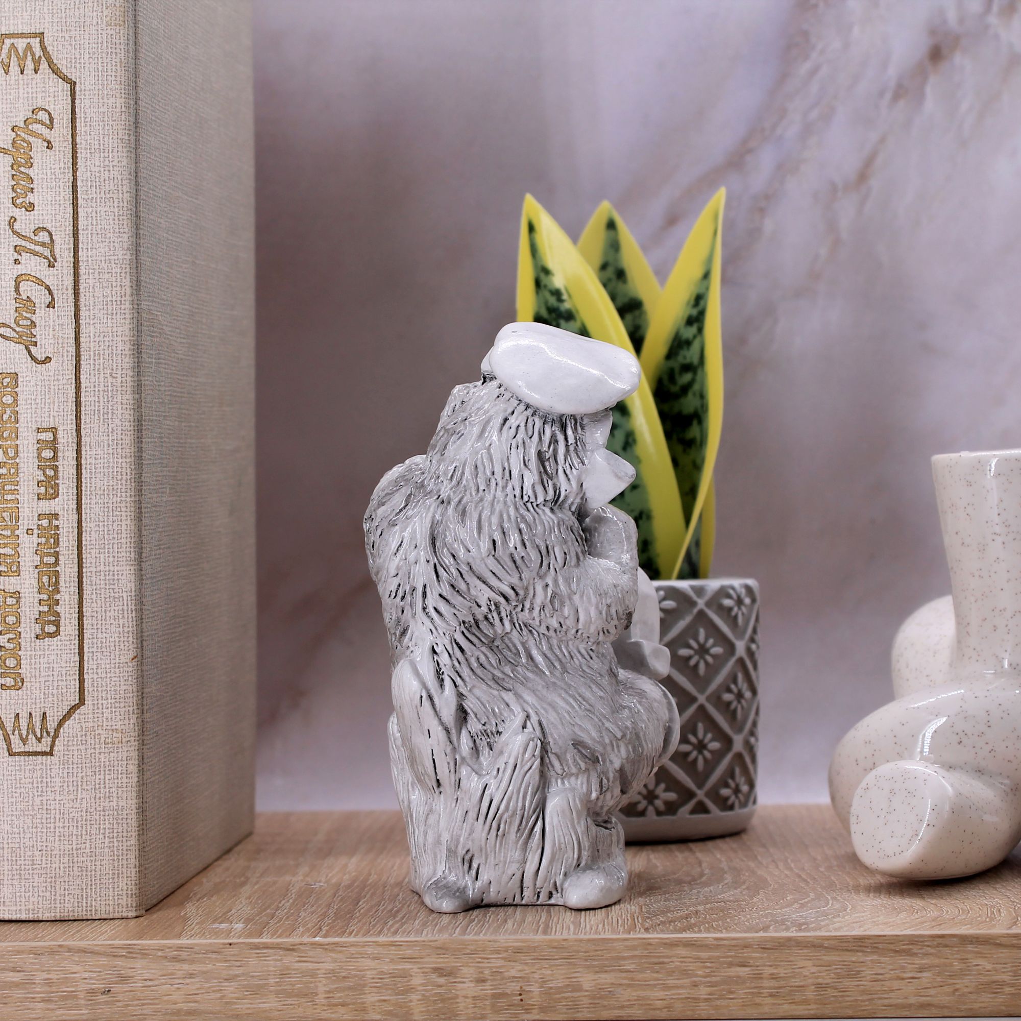 Миниатюра 3. Изделие "Статуэтка Медведь с балалайкой ", цвет слоновая кость, категория "Животные и птицы".