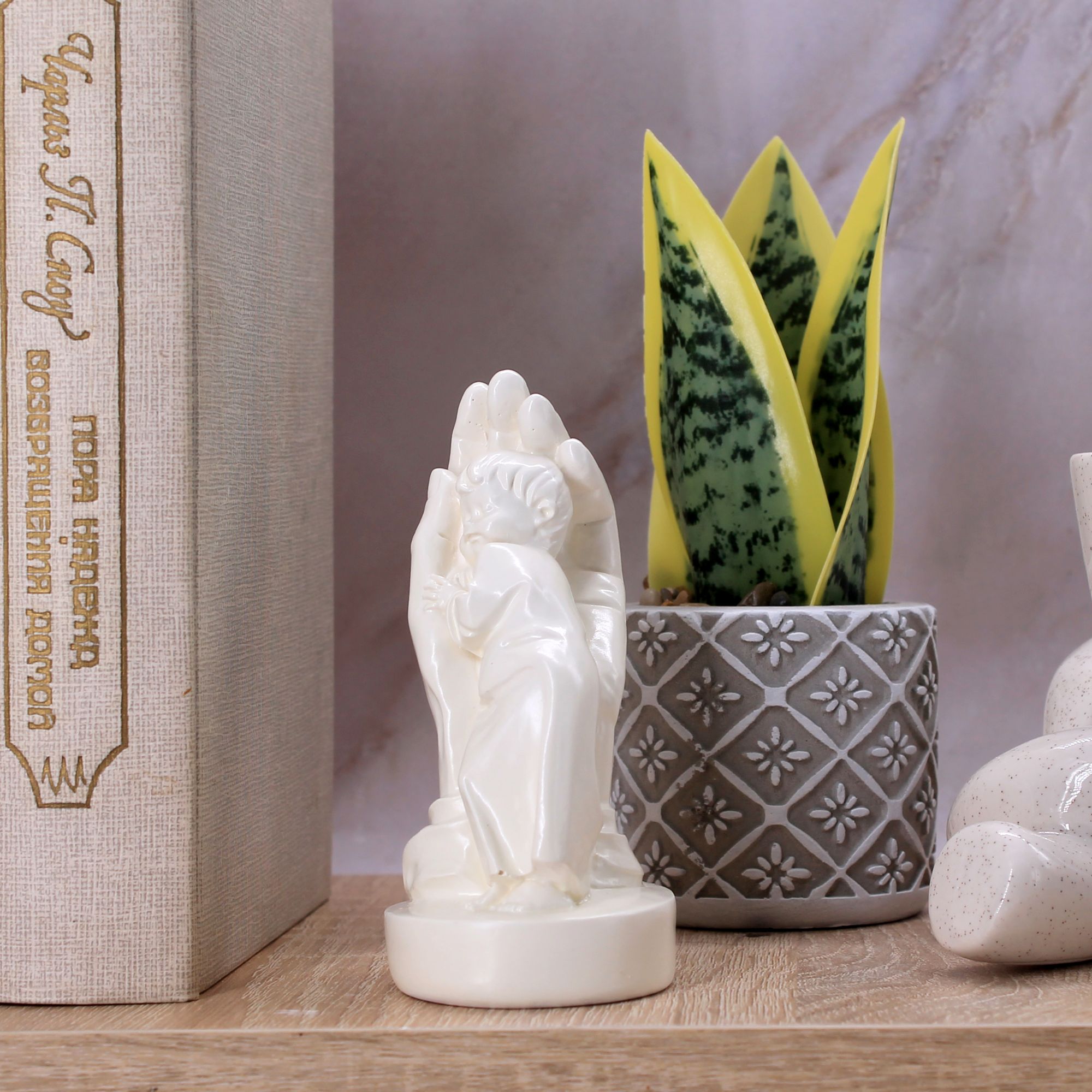 Миниатюра 11. Изделие "Статуэтка Нежность (Материнская любовь)", цвет белый глянец, категория "Античность и мифология".