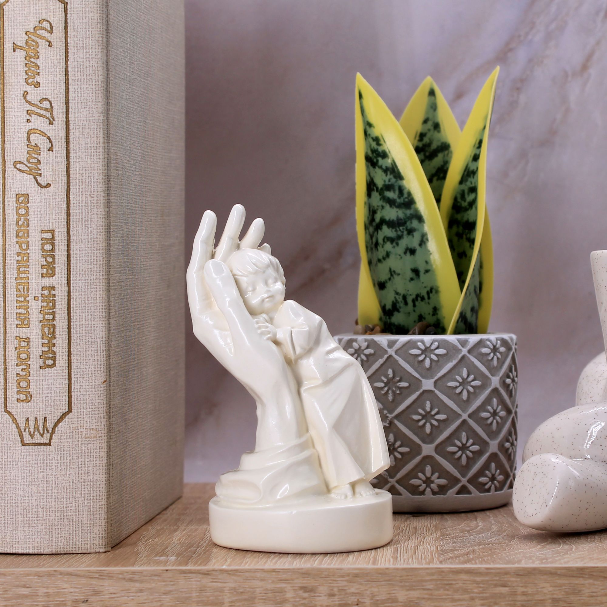 Миниатюра 7. Изделие "Статуэтка Нежность (Материнская любовь)", цвет белый глянец, категория "Античность и мифология".