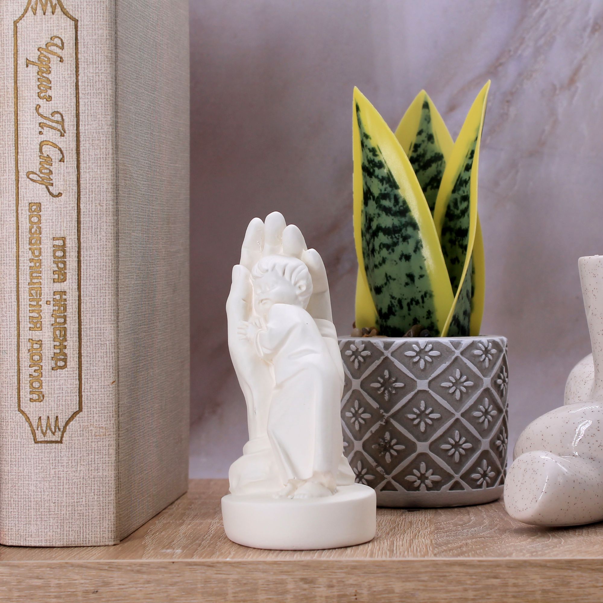 Миниатюра 16. Изделие "Статуэтка Нежность (Материнская любовь)", цвет белый матовый, категория "Античность и мифология".