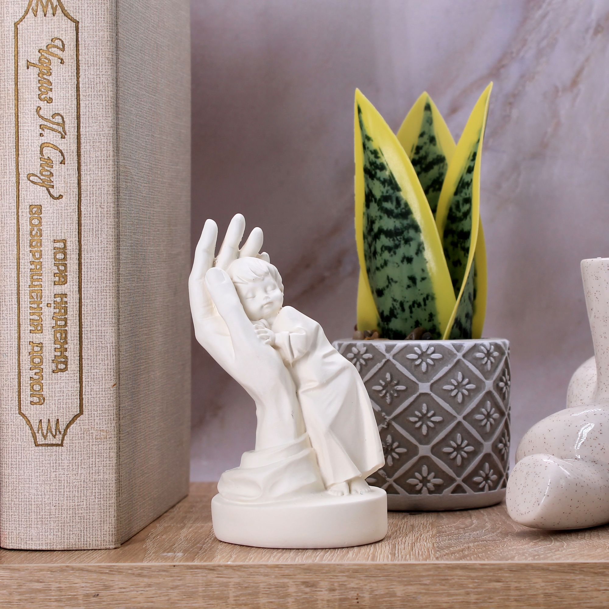 Миниатюра 13. Изделие "Статуэтка Нежность (Материнская любовь)", цвет белый матовый, категория "Античность и мифология".