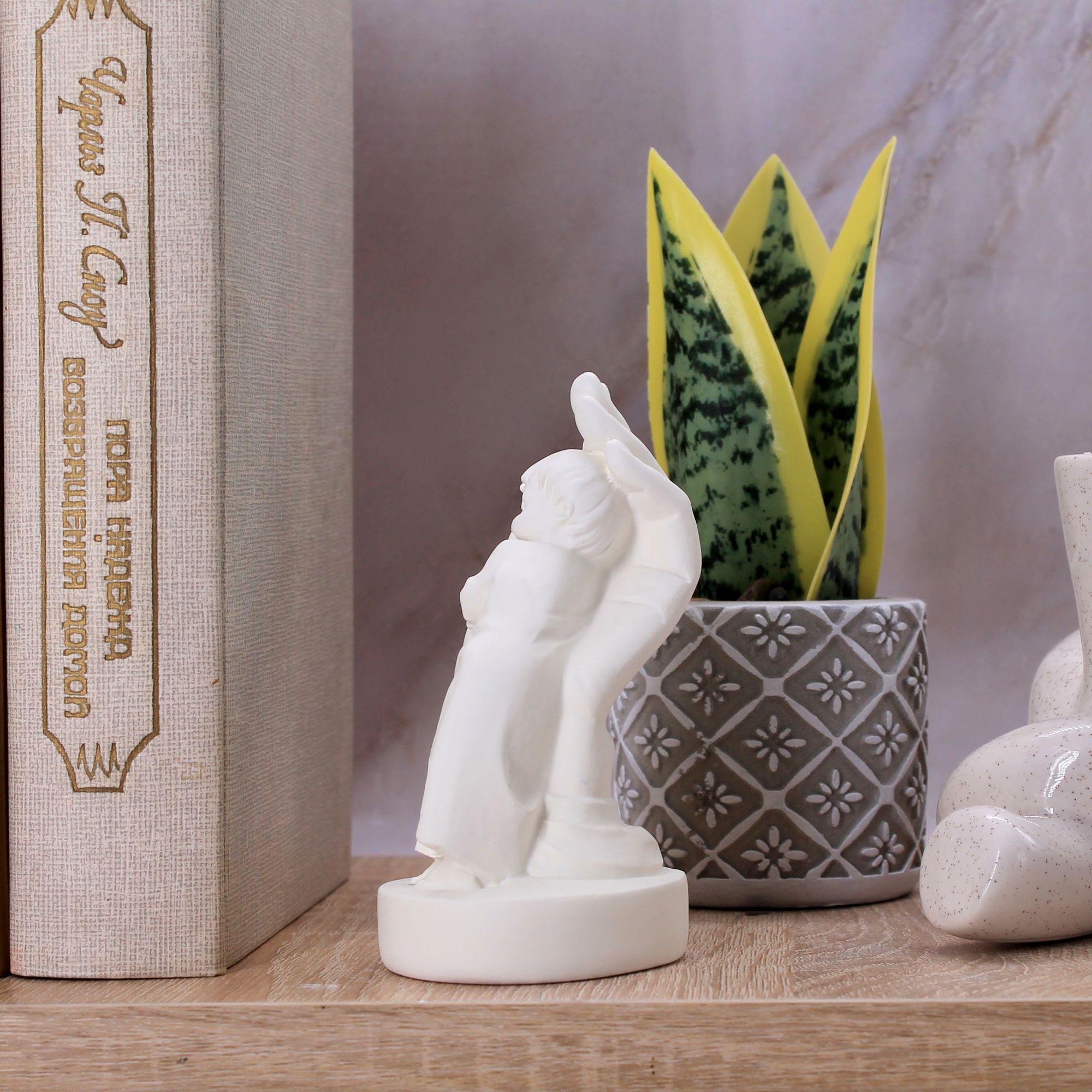 Миниатюра 17. Изделие "Статуэтка Нежность (Материнская любовь)", цвет белый матовый, категория "Античность и мифология".