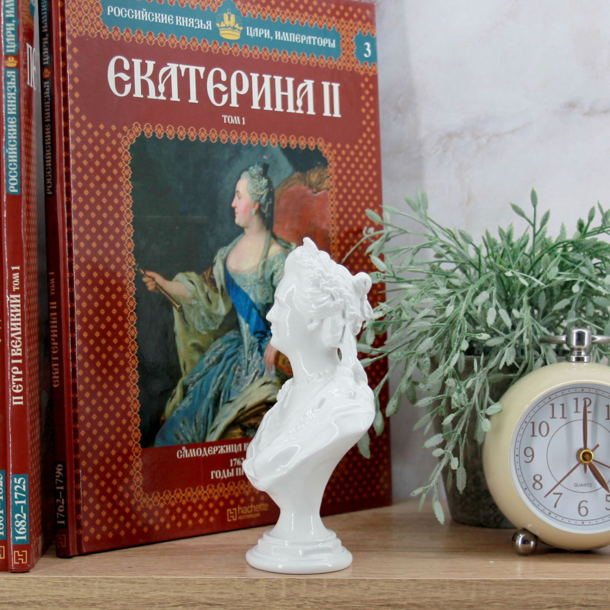 Миниатюра 2. Изделие "Статуэтка бюст Екатерина II", цвет белый глянец, категория "Бюсты".