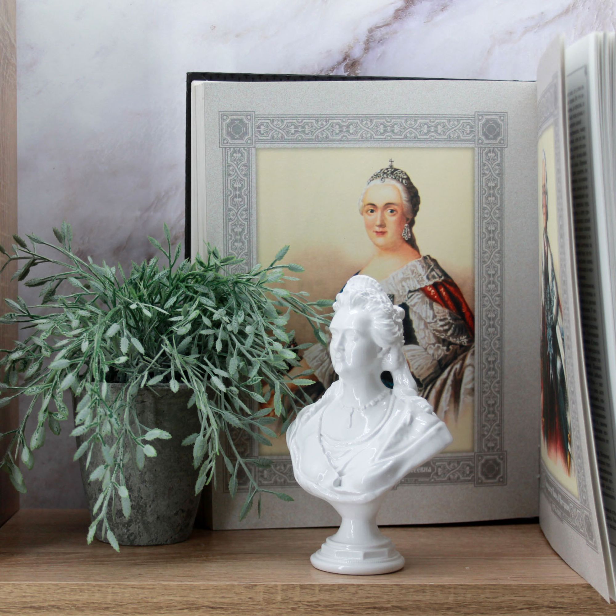 Миниатюра 3. Изделие "Статуэтка бюст Екатерина II", цвет белый глянец, категория "Бюсты".
