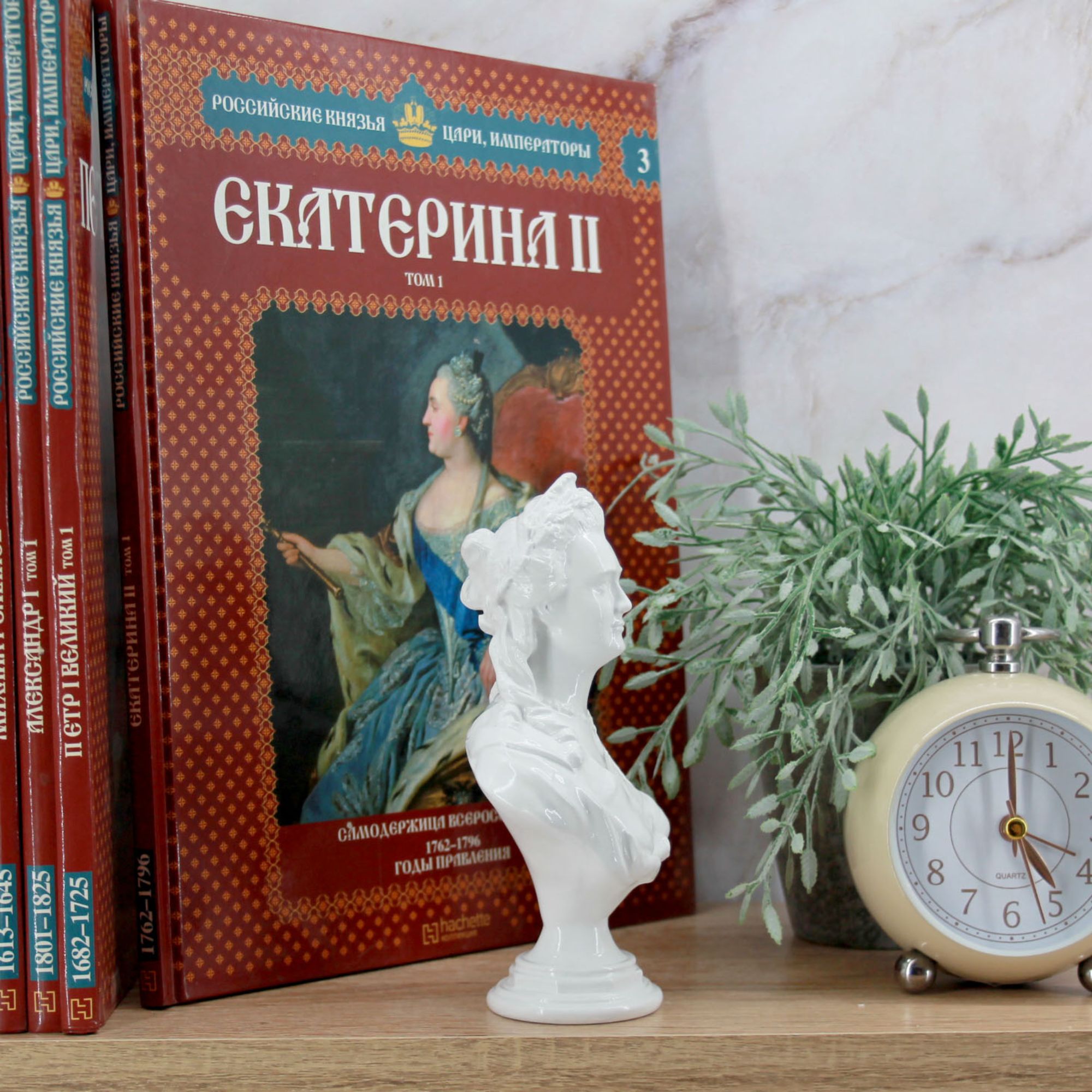 Миниатюра 4. Изделие "Статуэтка бюст Екатерина II", цвет белый глянец, категория "Бюсты".