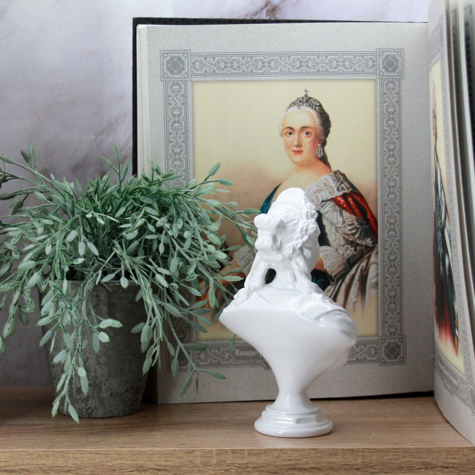 Миниатюра 5. Изделие "Статуэтка бюст Екатерина II", цвет белый глянец, категория "Бюсты".