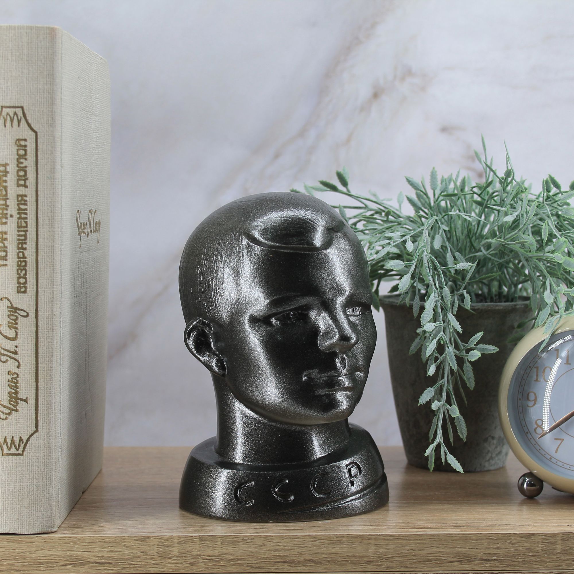 Миниатюра 15. Изделие "Статуэтка бюст Гагарин Ю.А. большой", цвет металлик, категория "Бюсты".