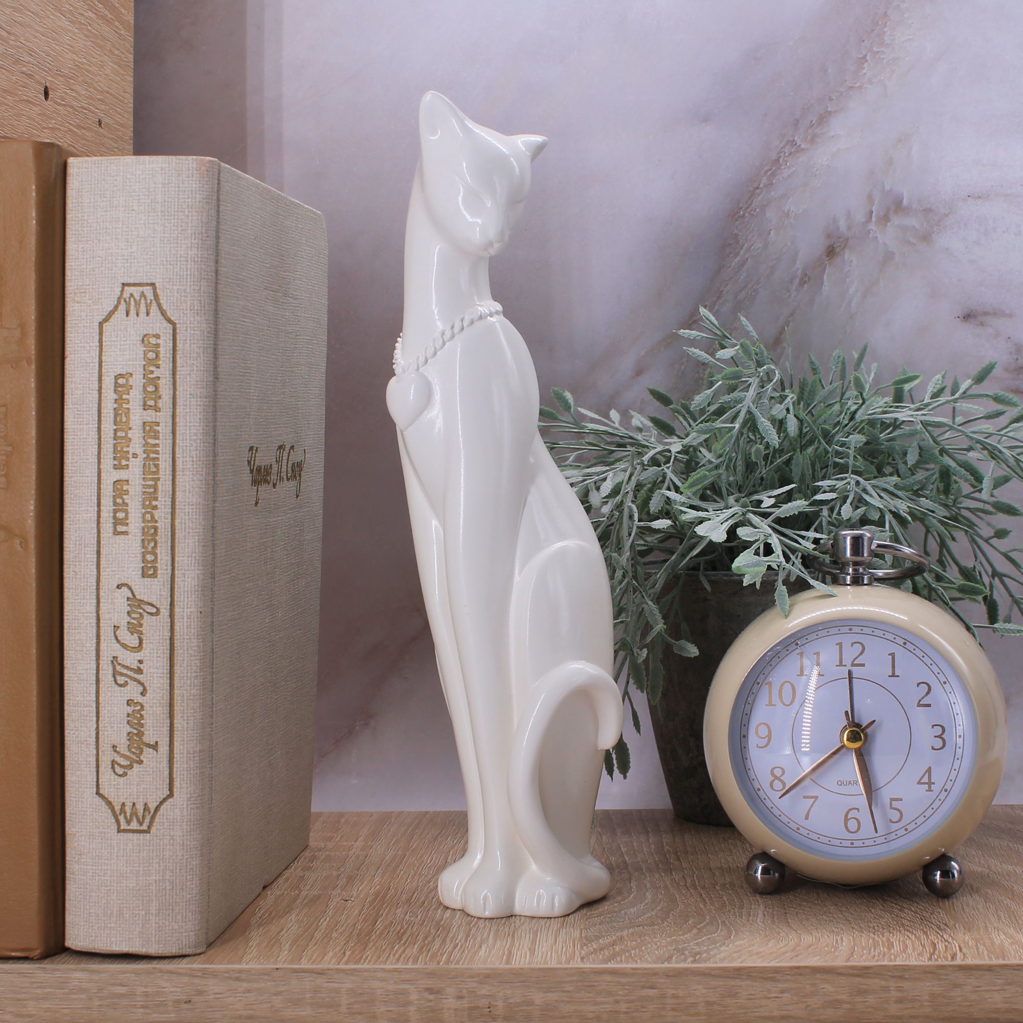 Миниатюра 2. Изделие "Статуэтка Кошка Грация с кулоном сердце", цвет белый глянец, категория "Кошки".