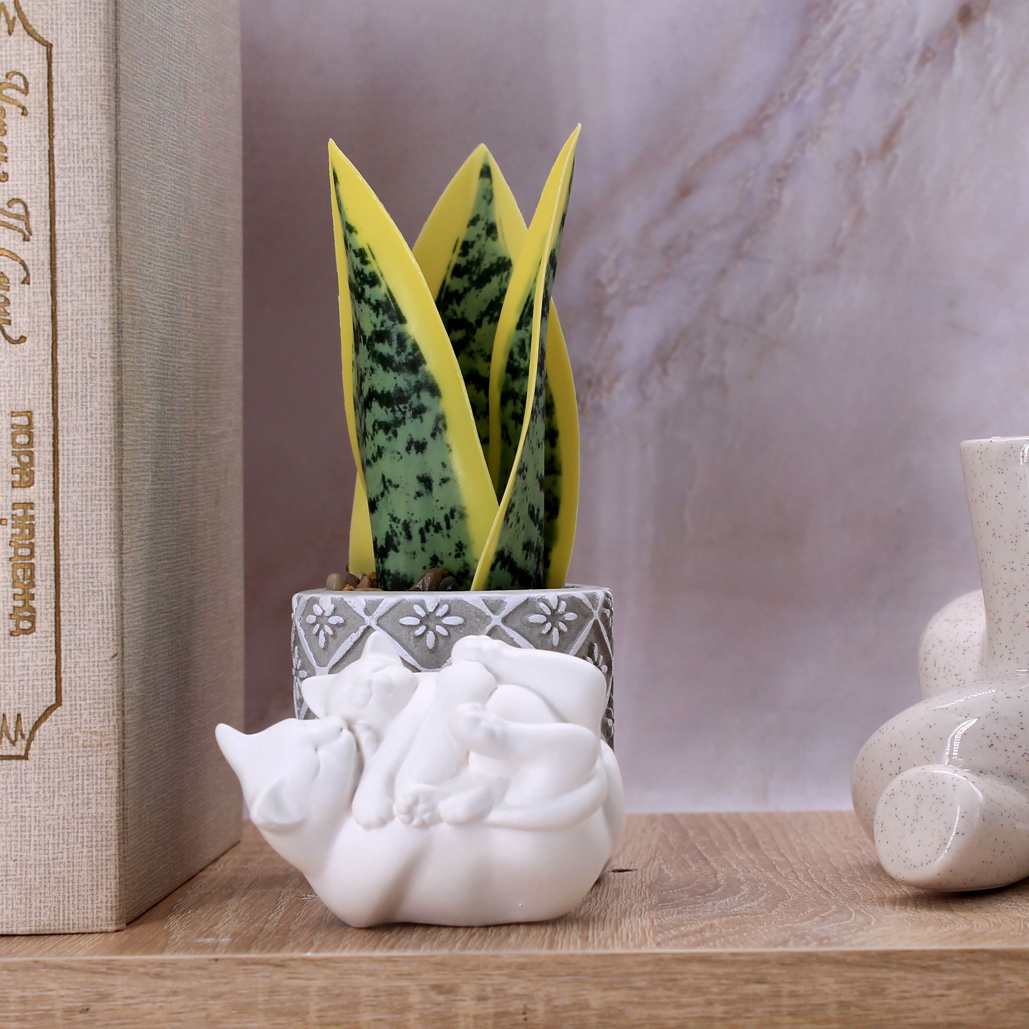 Миниатюра 3. Изделие "Статуэтка Кошка с котенком", цвет белый матовый, категория "Миниатюры".