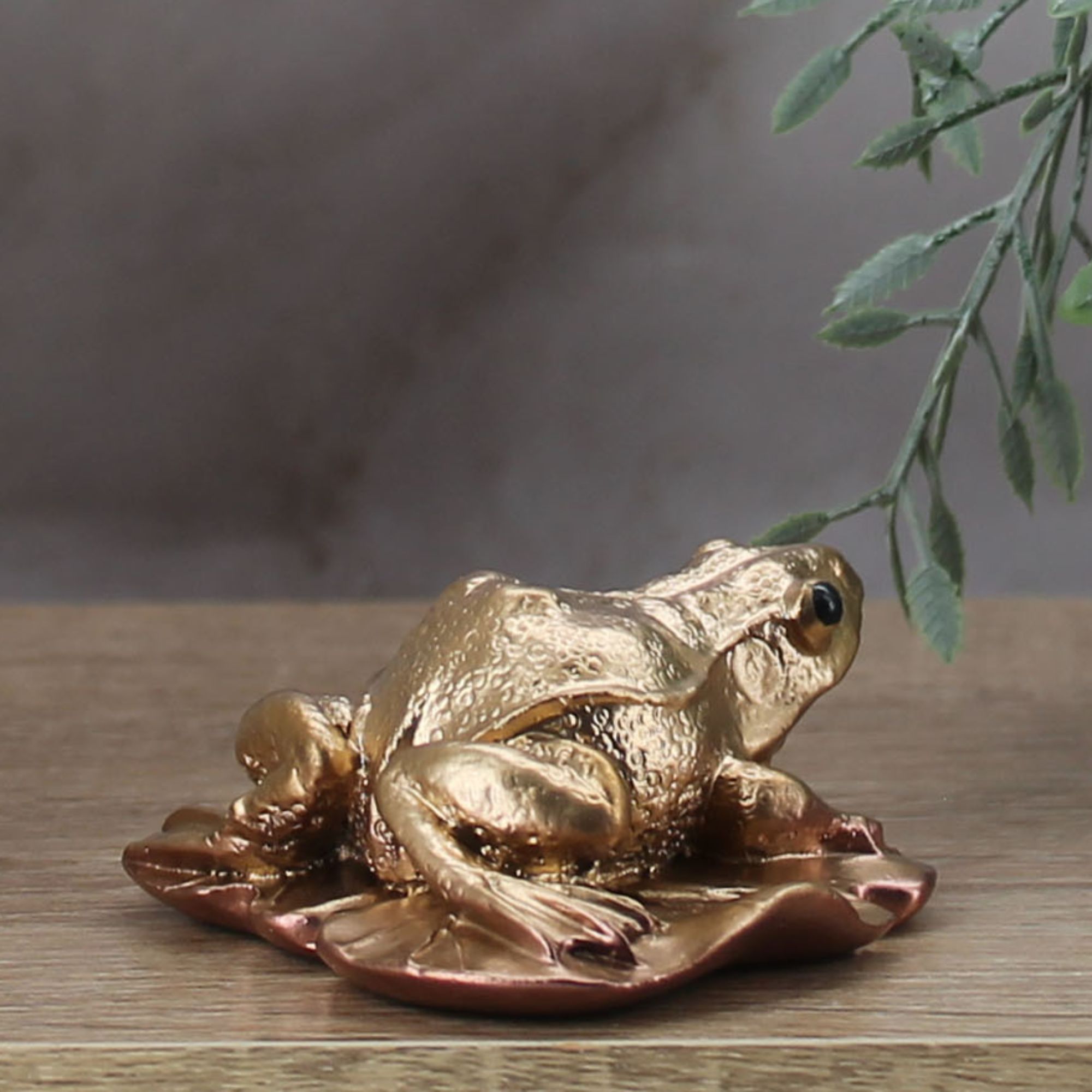 Миниатюра 4. Изделие "Статуэтка лягушонок на листочке", цвет светлая бронза, категория "Миниатюры".