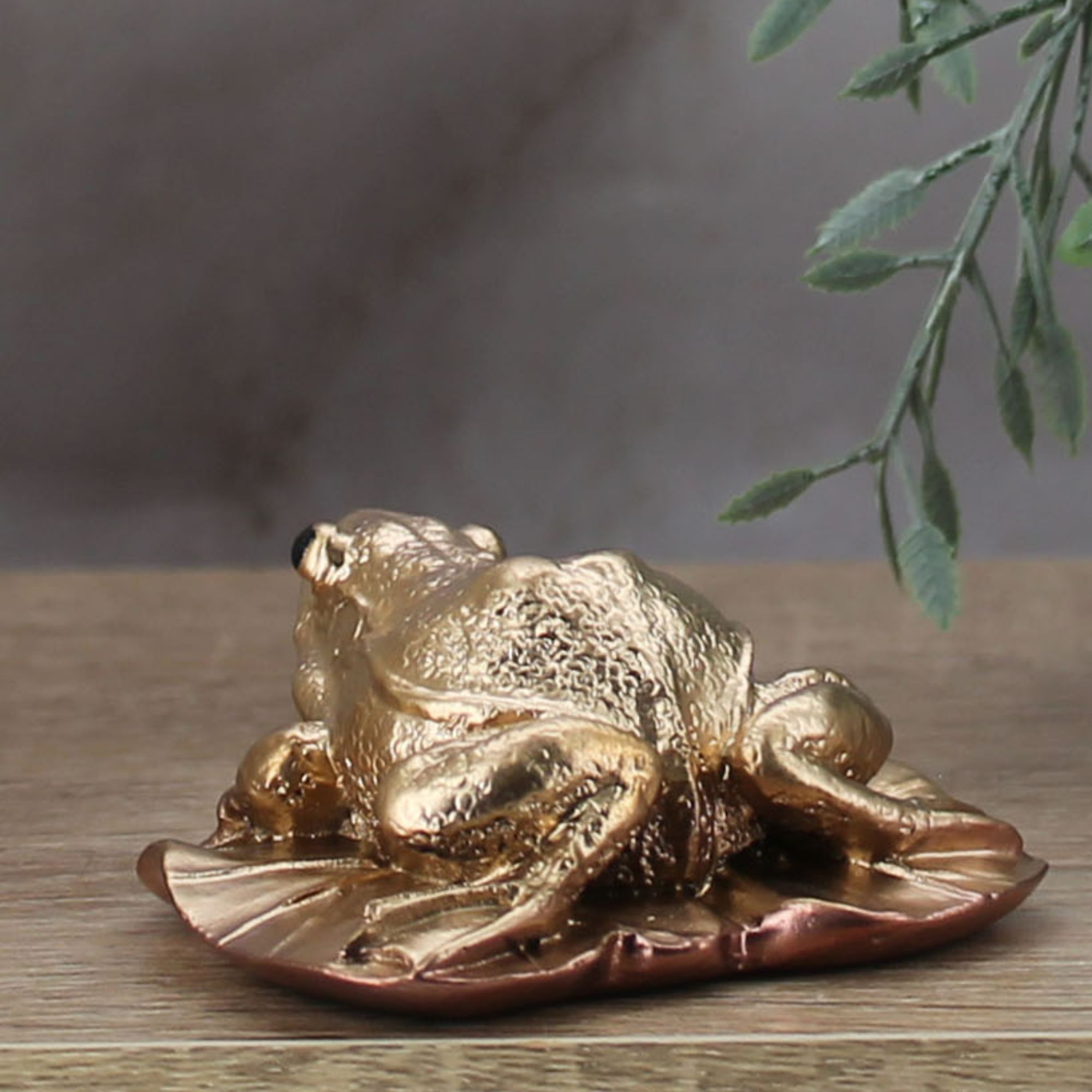 Миниатюра 6. Изделие "Статуэтка лягушонок на листочке", цвет светлая бронза, категория "Миниатюры".