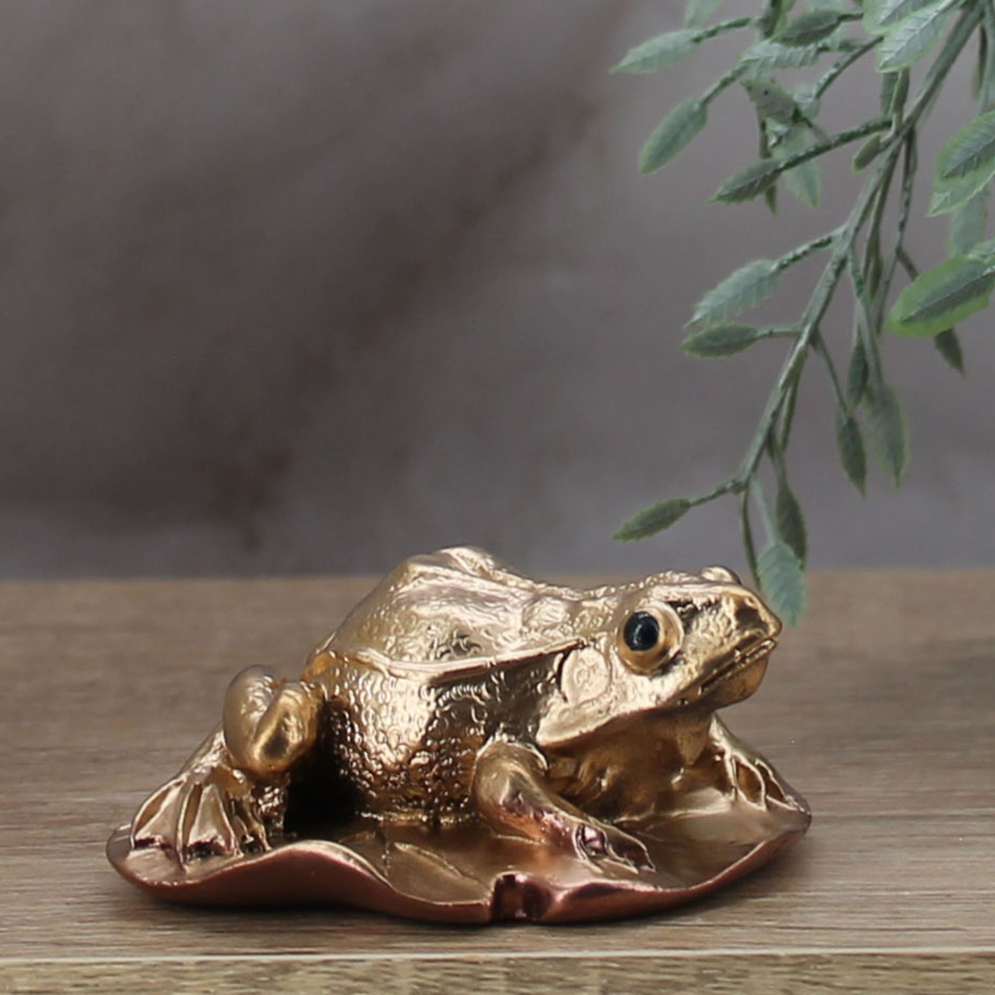 Миниатюра 7. Изделие "Статуэтка лягушонок на листочке", цвет светлая бронза, категория "Миниатюры".