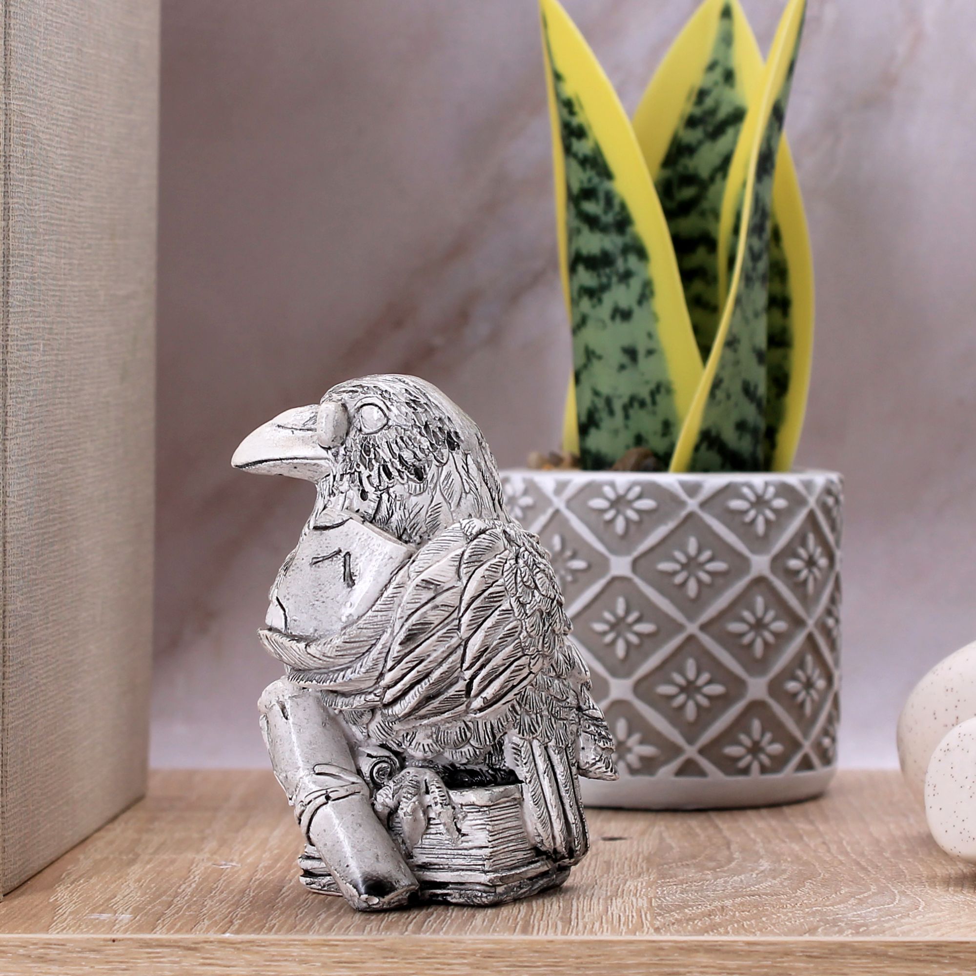 Миниатюра 11. Изделие "Статуэтка Ворон ученый", цвет слоновая кость, категория "Миниатюры".