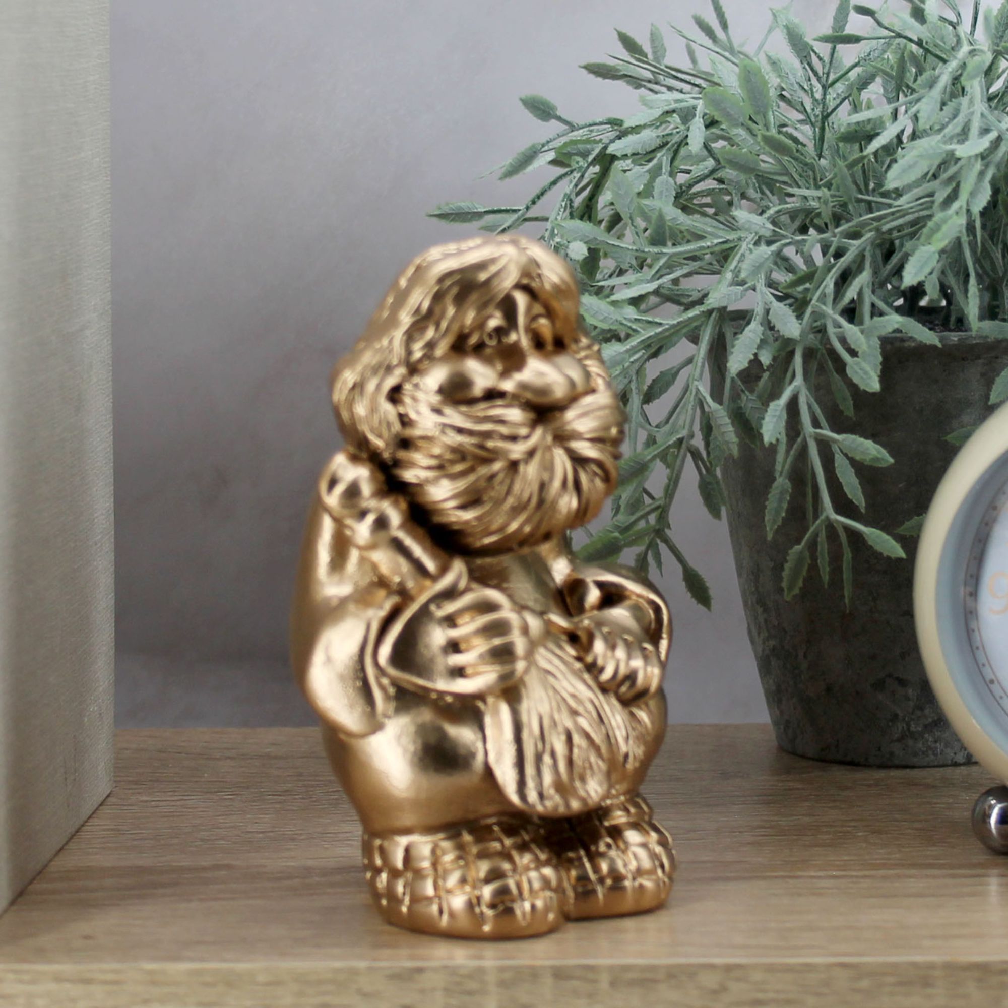 Миниатюра 3. Изделие "Интерьерная статуэтка "Домовой с метлой"", цвет светлая бронза, категория "Обереги".