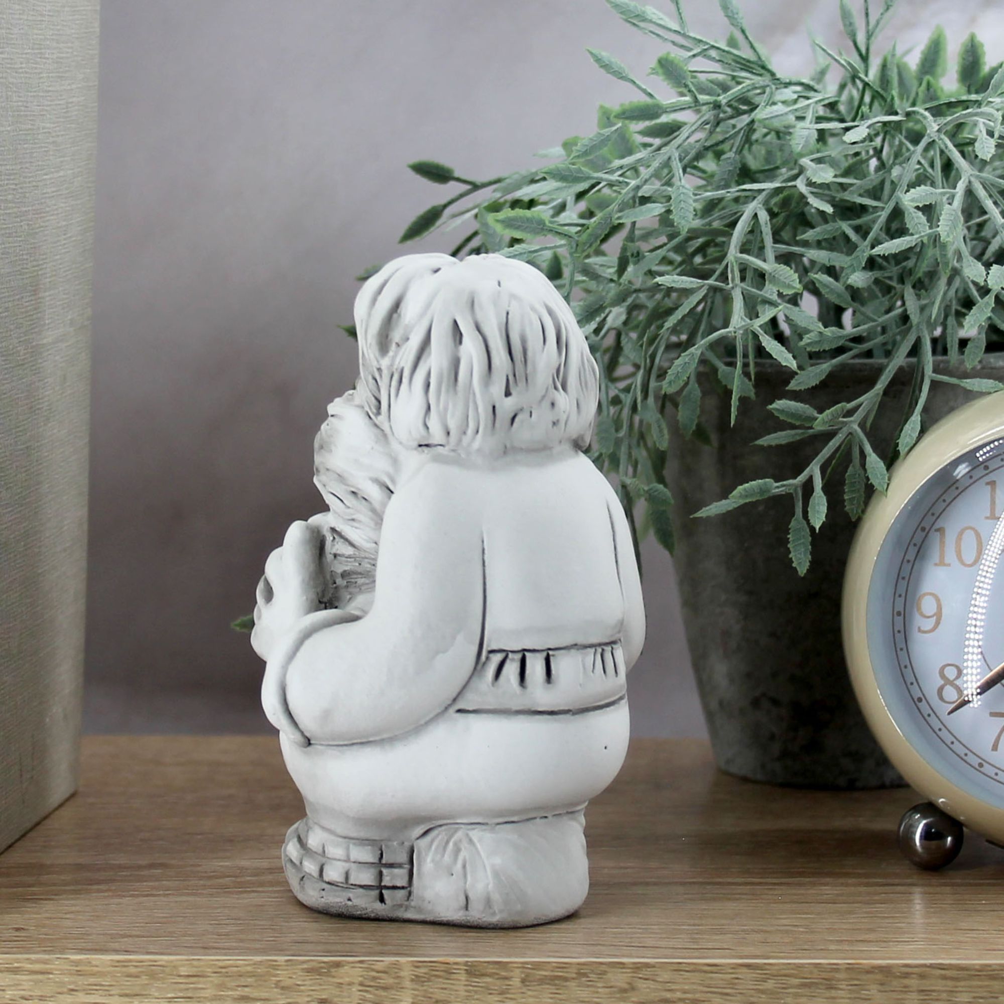 Миниатюра 6. Изделие "Интерьерная статуэтка "Домовой с подковой"", цвет слоновая кость, категория "Обереги".