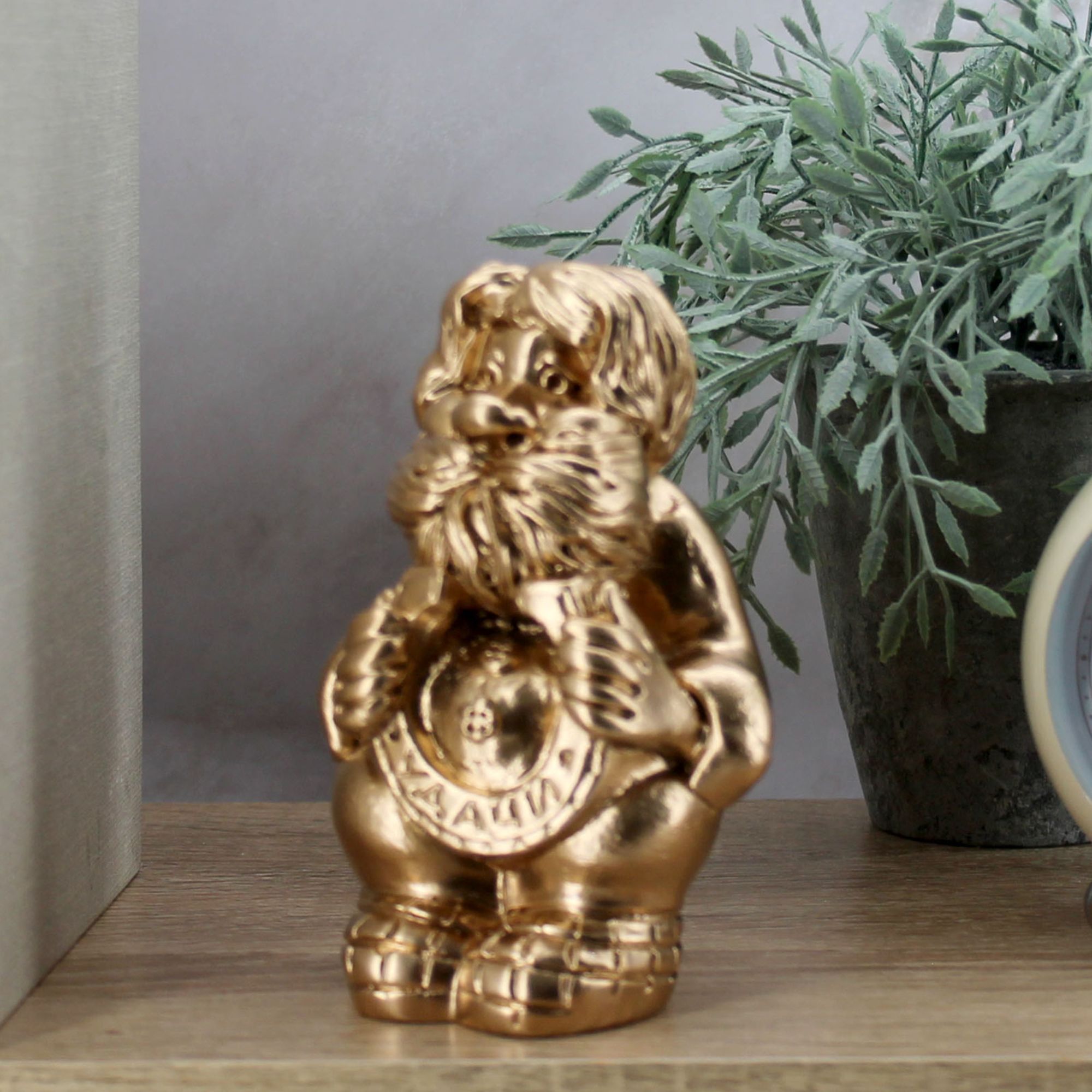 Миниатюра 1. Изделие "Интерьерная статуэтка "Домовой с подковой"", цвет светлая бронза, категория "Обереги".