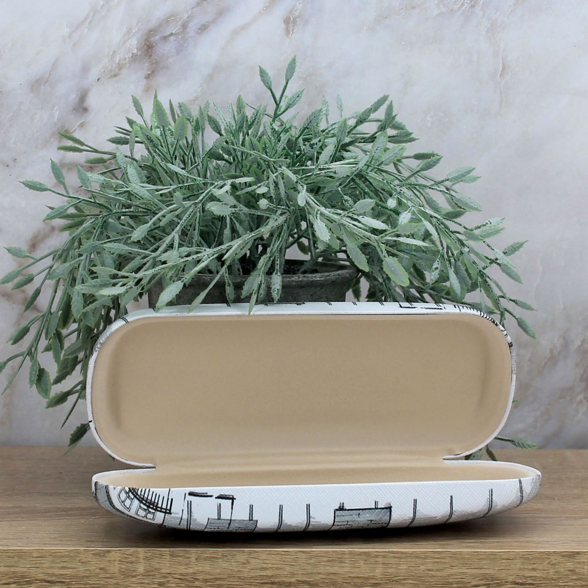 Миниатюра 4. Изделие "Футляр для очков из Санкт-Петербурга № 1", цвет без цветов, категория "Сопутствующие товары".