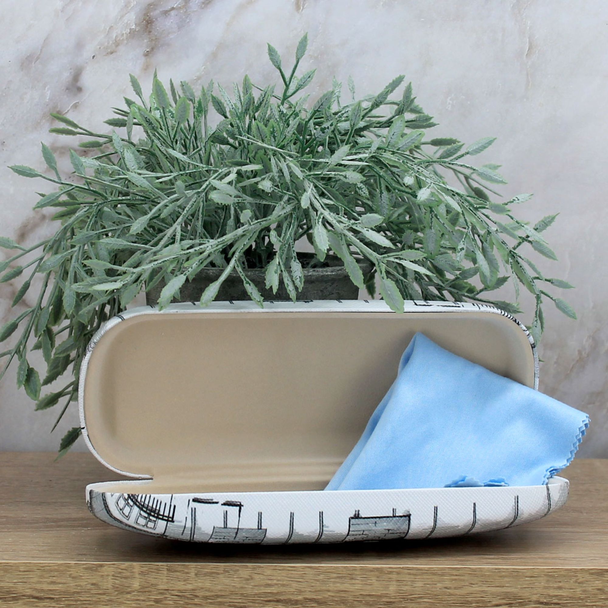 Миниатюра 5. Изделие "Футляр для очков из Санкт-Петербурга № 1", цвет без цветов, категория "Сопутствующие товары".