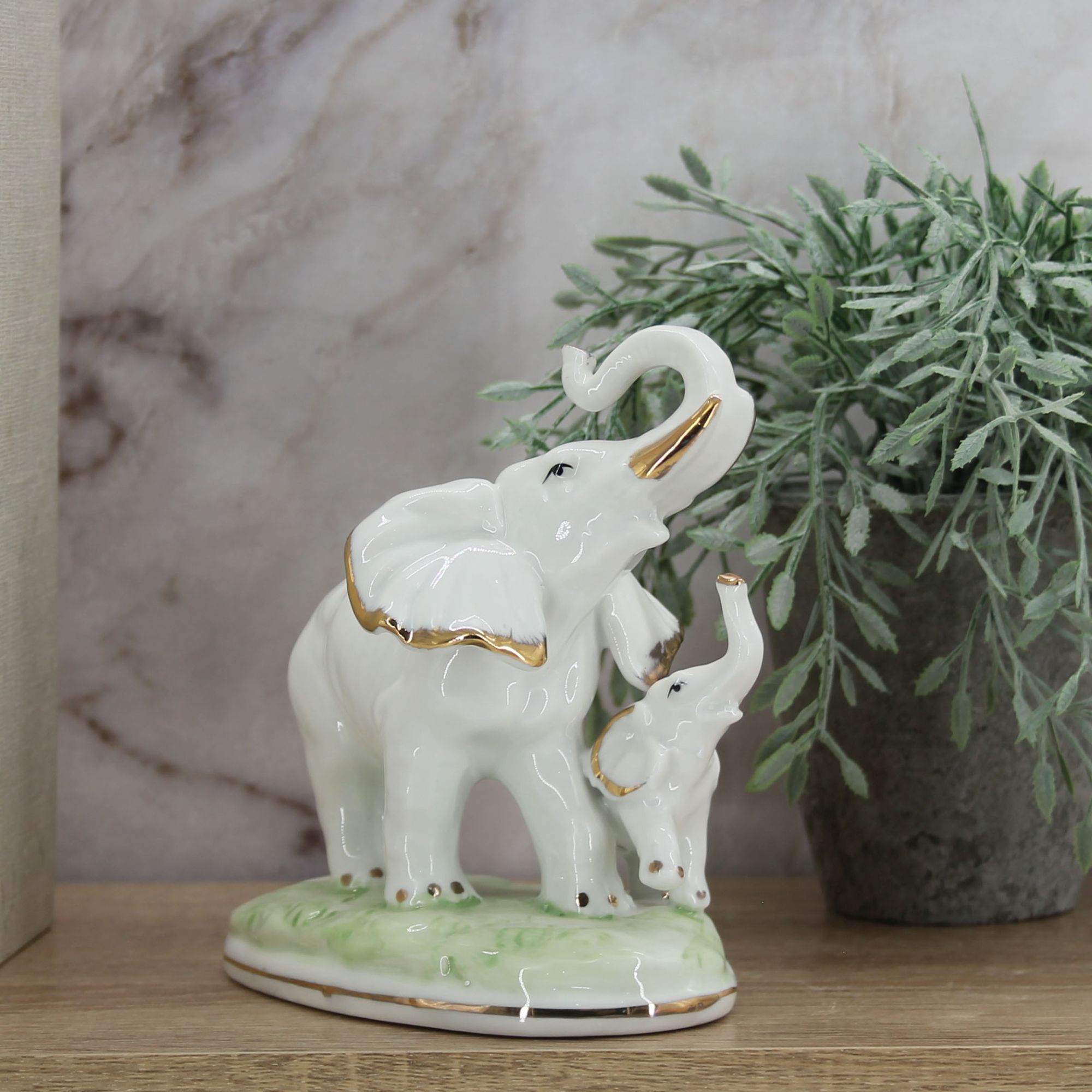 Миниатюра 2. Изделие "Интерьерная статуэтка "Материнская забота" ", цвет без цветов, категория "Сопутствующие товары".