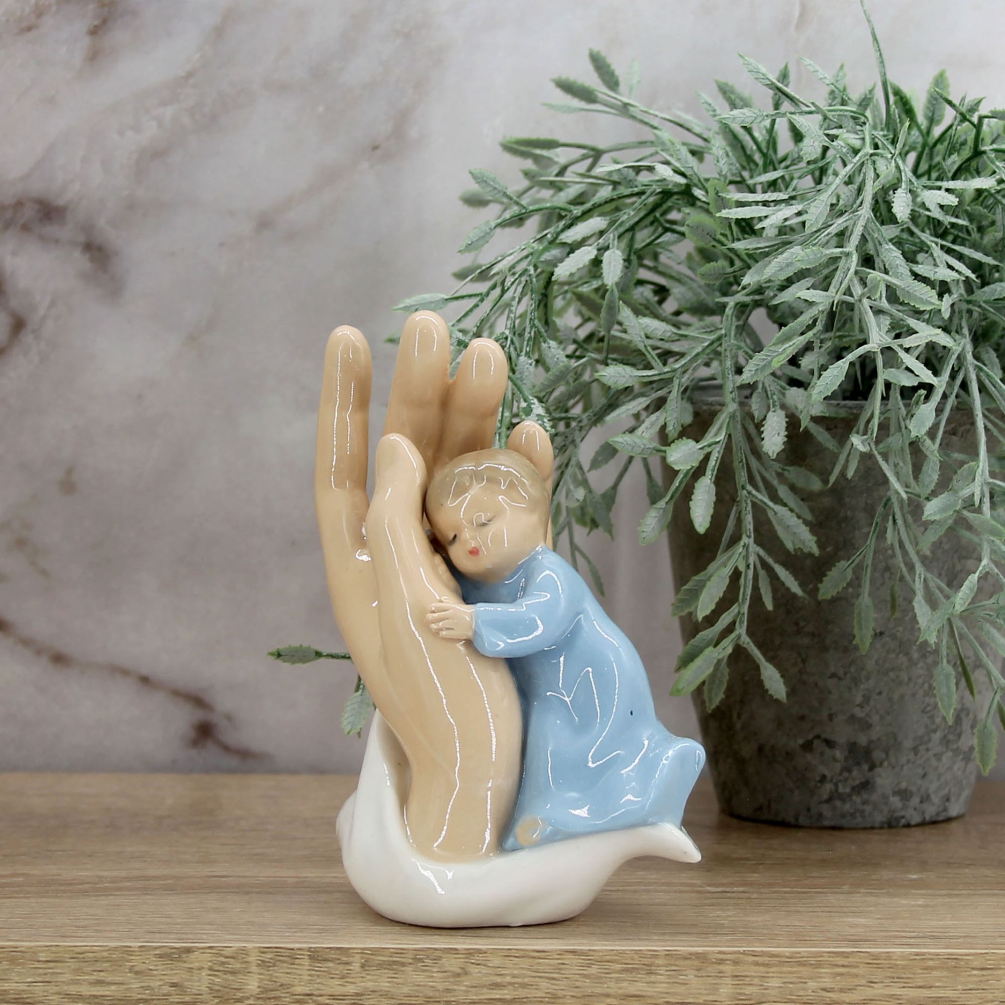 Миниатюра 1. Изделие "Интерьерная статуэтка Нежность (Материнская любовь)", цвет без цветов, категория "Сопутствующие товары".