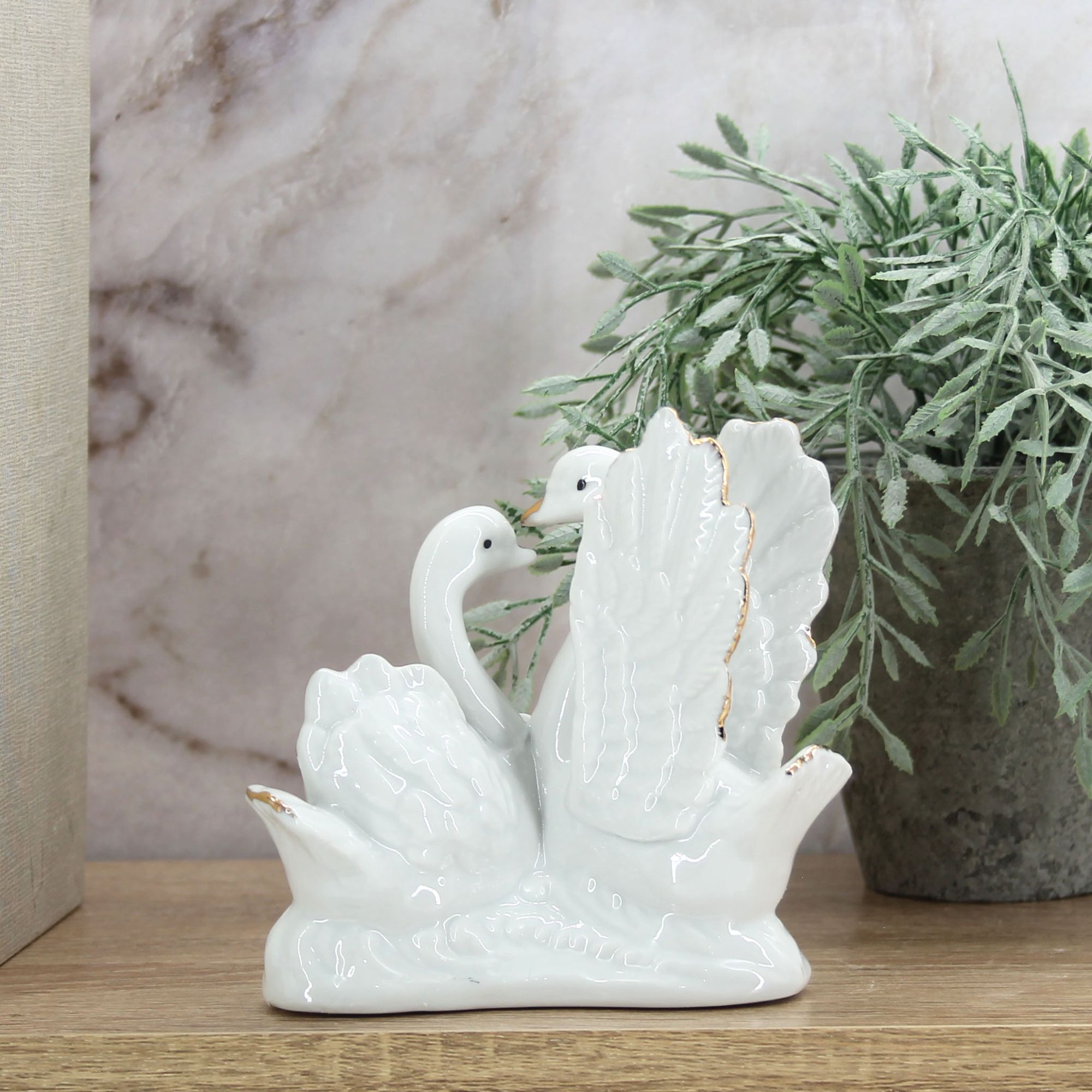 Миниатюра 5. Изделие "Интерьерная статуэтка Пара Лебедей", цвет без цветов, категория "Сопутствующие товары".