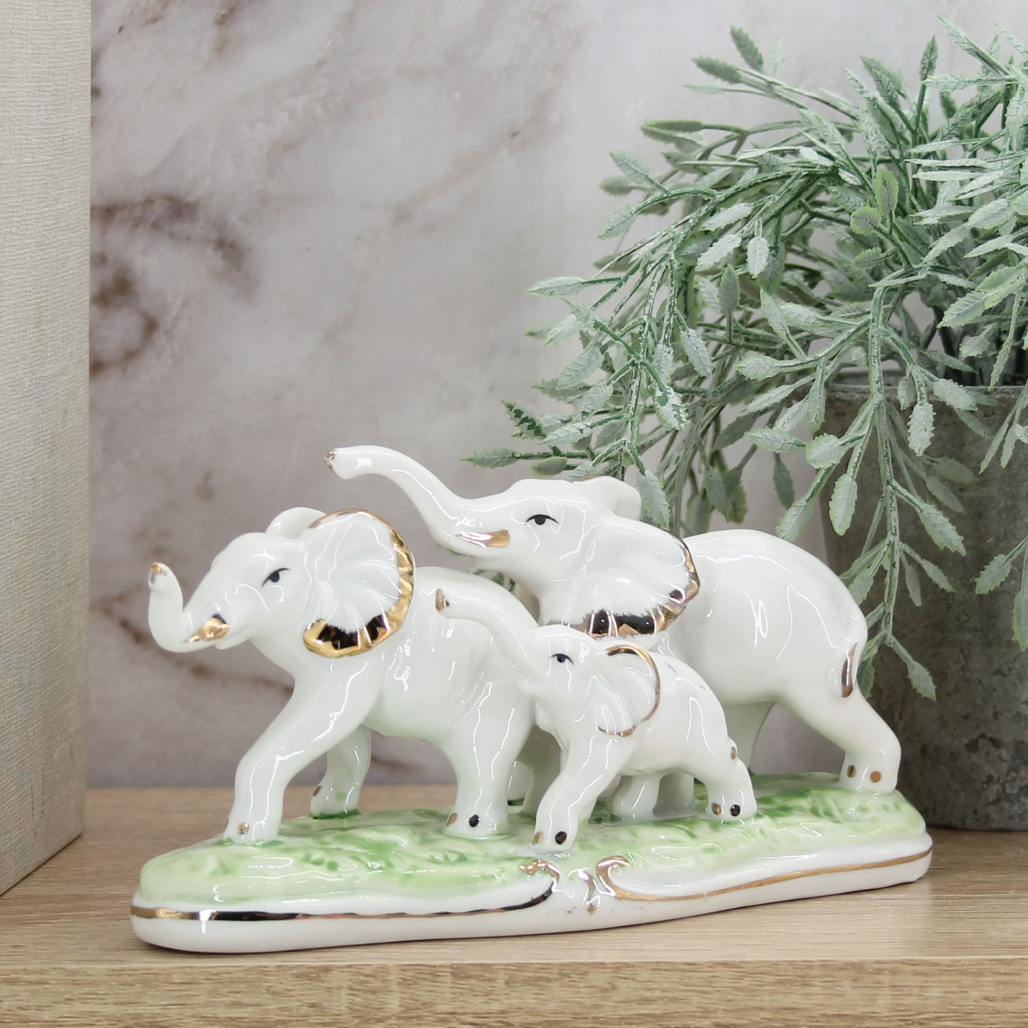 Миниатюра 5. Изделие "Интерьерная статуэтка Семья Слонов  ", цвет без цветов, категория "Сопутствующие товары".