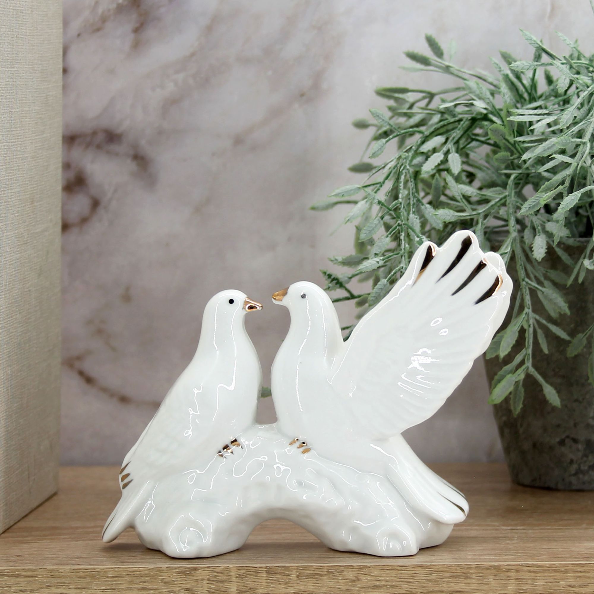 Миниатюра 4. Изделие "Интерьерная статуэтка Влюбленные голуби  № 3", цвет без цветов, категория "Сопутствующие товары".
