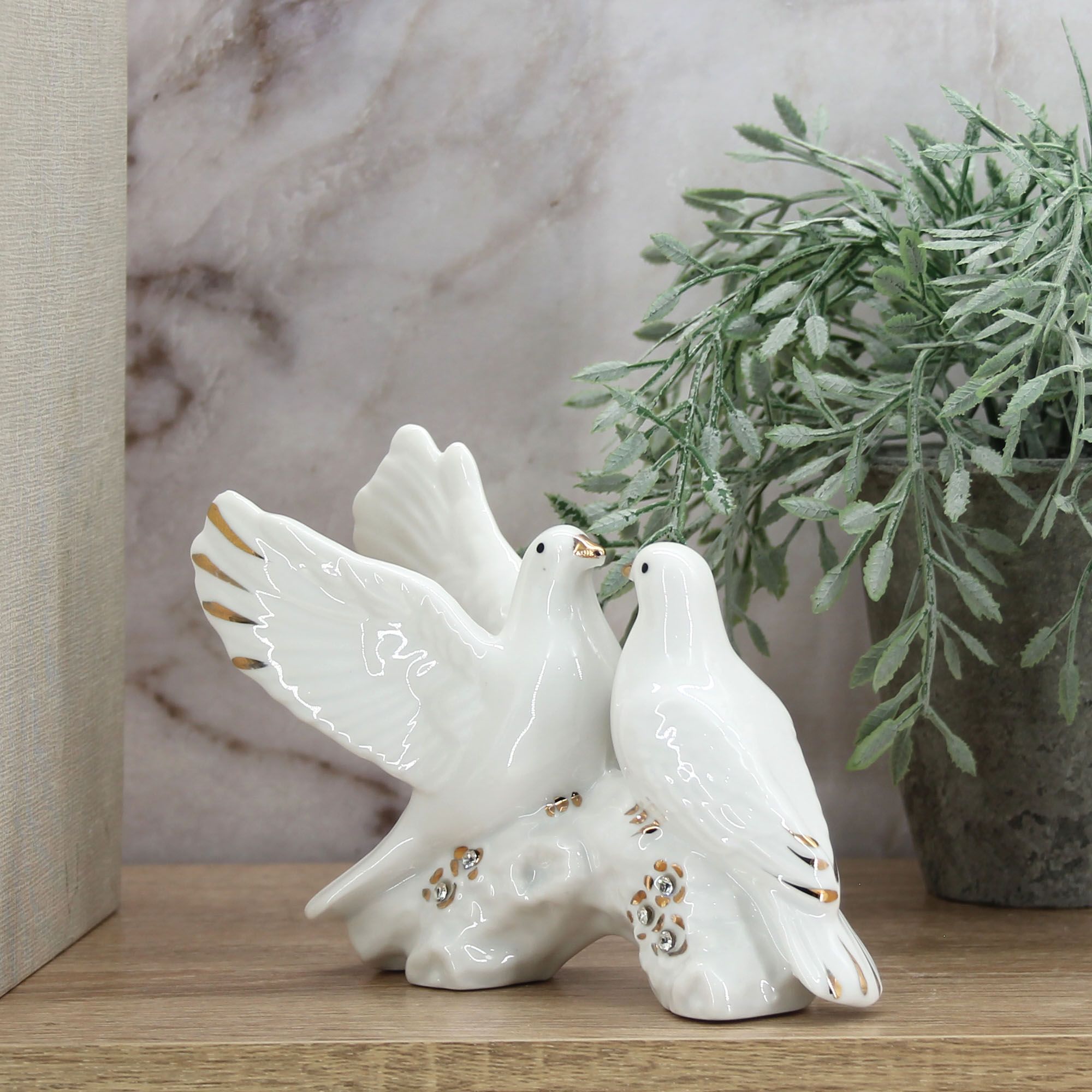 Миниатюра 2. Изделие "Интерьерная статуэтка Влюбленные голуби  № 3", цвет без цветов, категория "Сопутствующие товары".