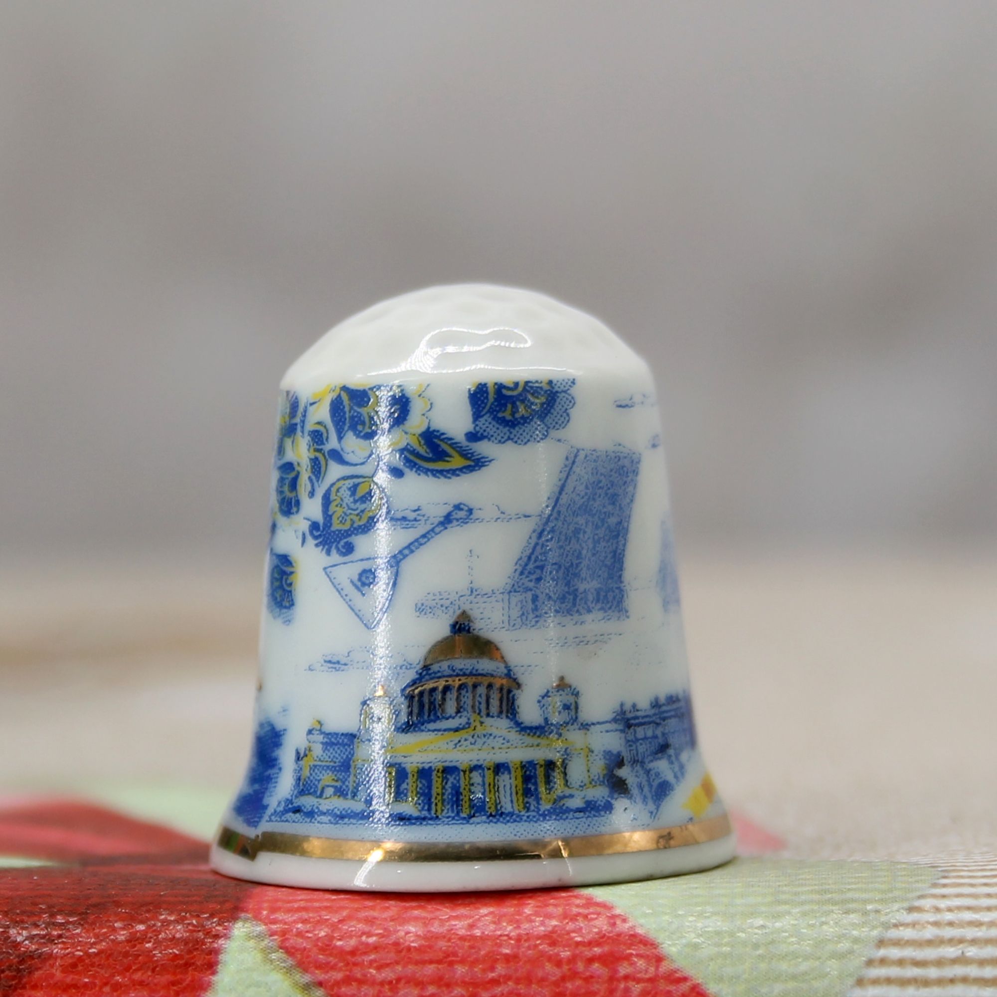 Миниатюра 3. Изделие "Наперсток фарфоровый "Санкт-Петербург" № 1", цвет без цветов, категория "Сопутствующие товары".