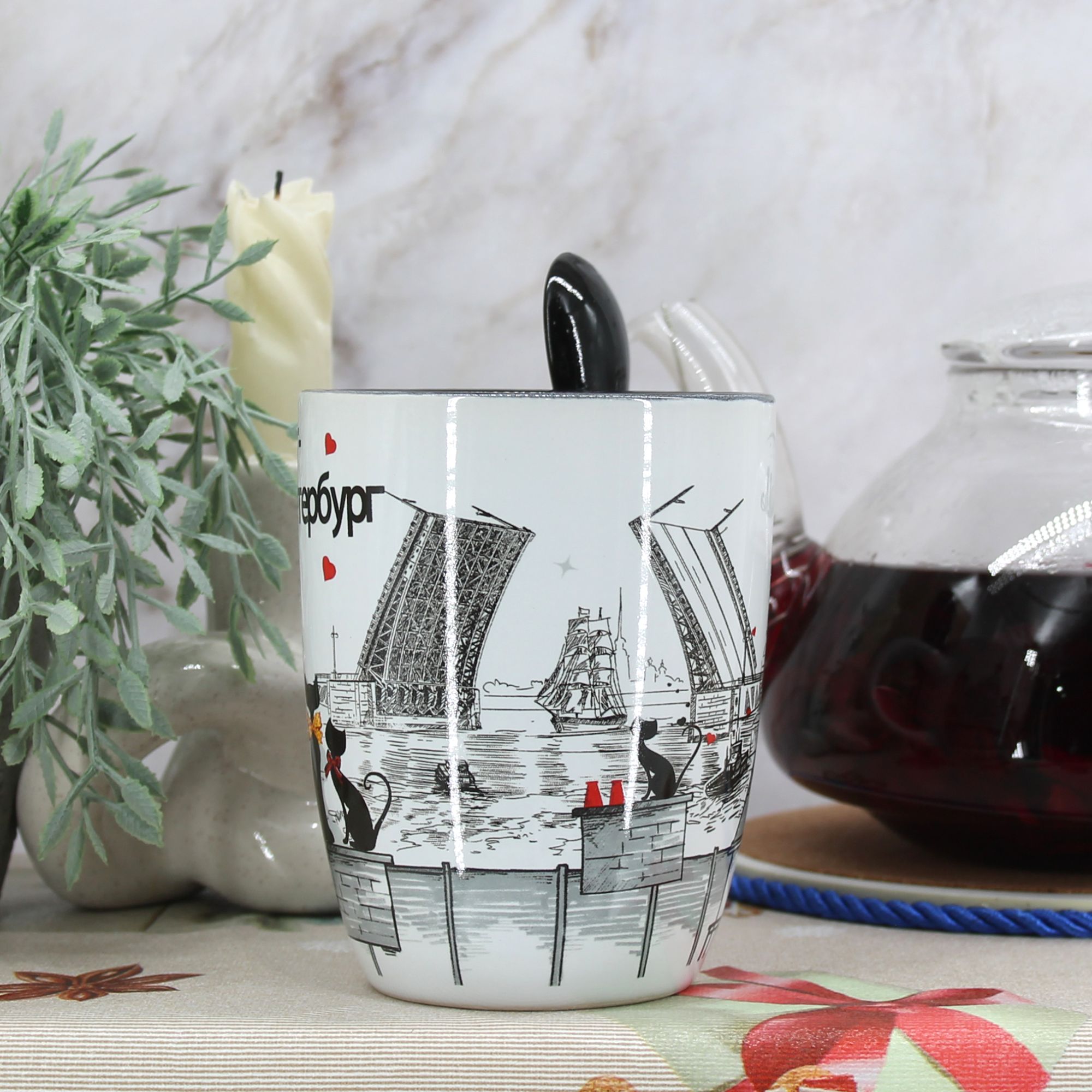 Миниатюра 2. Изделие "Подарочный набор Сувенир чайная кружка с ложкой " Санкт-Петербург " № 1", цвет без цветов, категория "Сопутствующие товары".