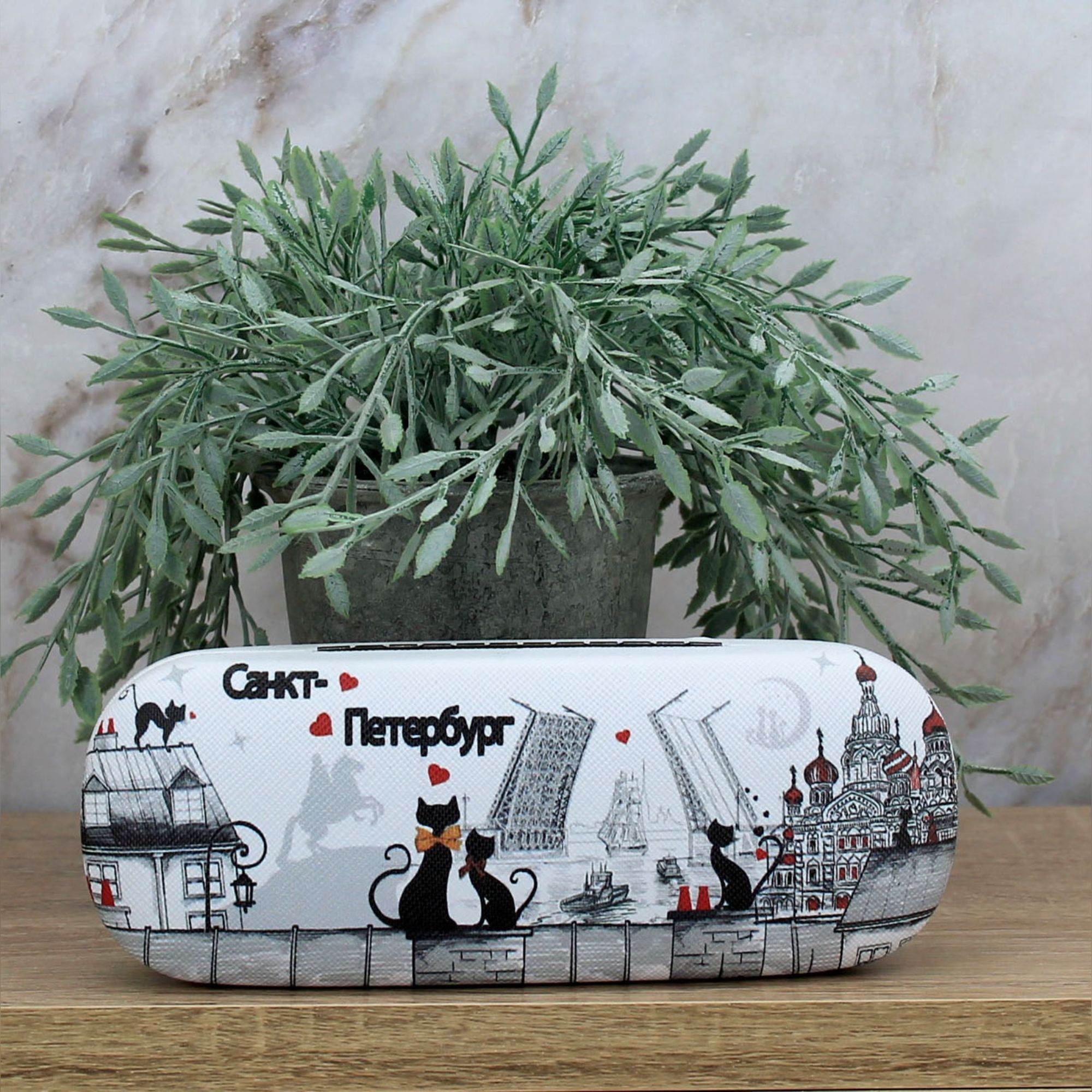 Миниатюра 1. Изделие "Сувенир Футляр для очков из Санкт-Петербурга № 1", цвет без цветов, категория "Сопутствующие товары".