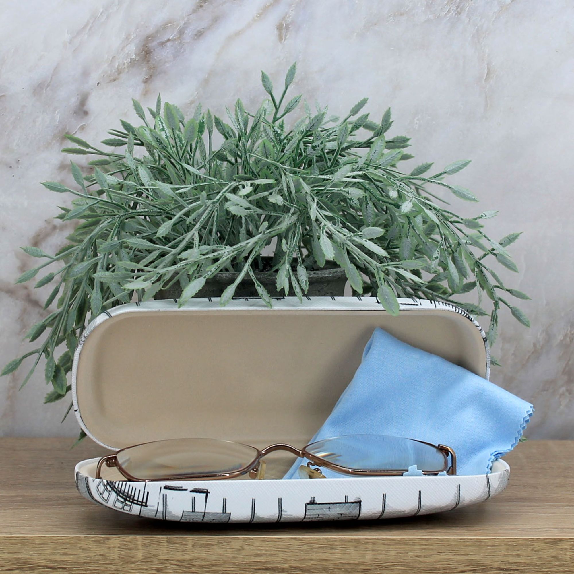 Миниатюра 6. Изделие "Сувенир Футляр для очков из Санкт-Петербурга № 1", цвет без цветов, категория "Сопутствующие товары".