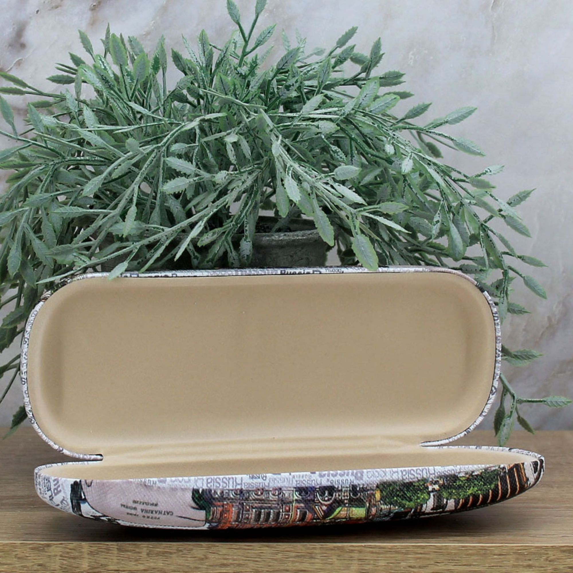 Миниатюра 4. Изделие "Сувенир Футляр для очков из Санкт-Петербурга № 2", цвет без цветов, категория "Сопутствующие товары".