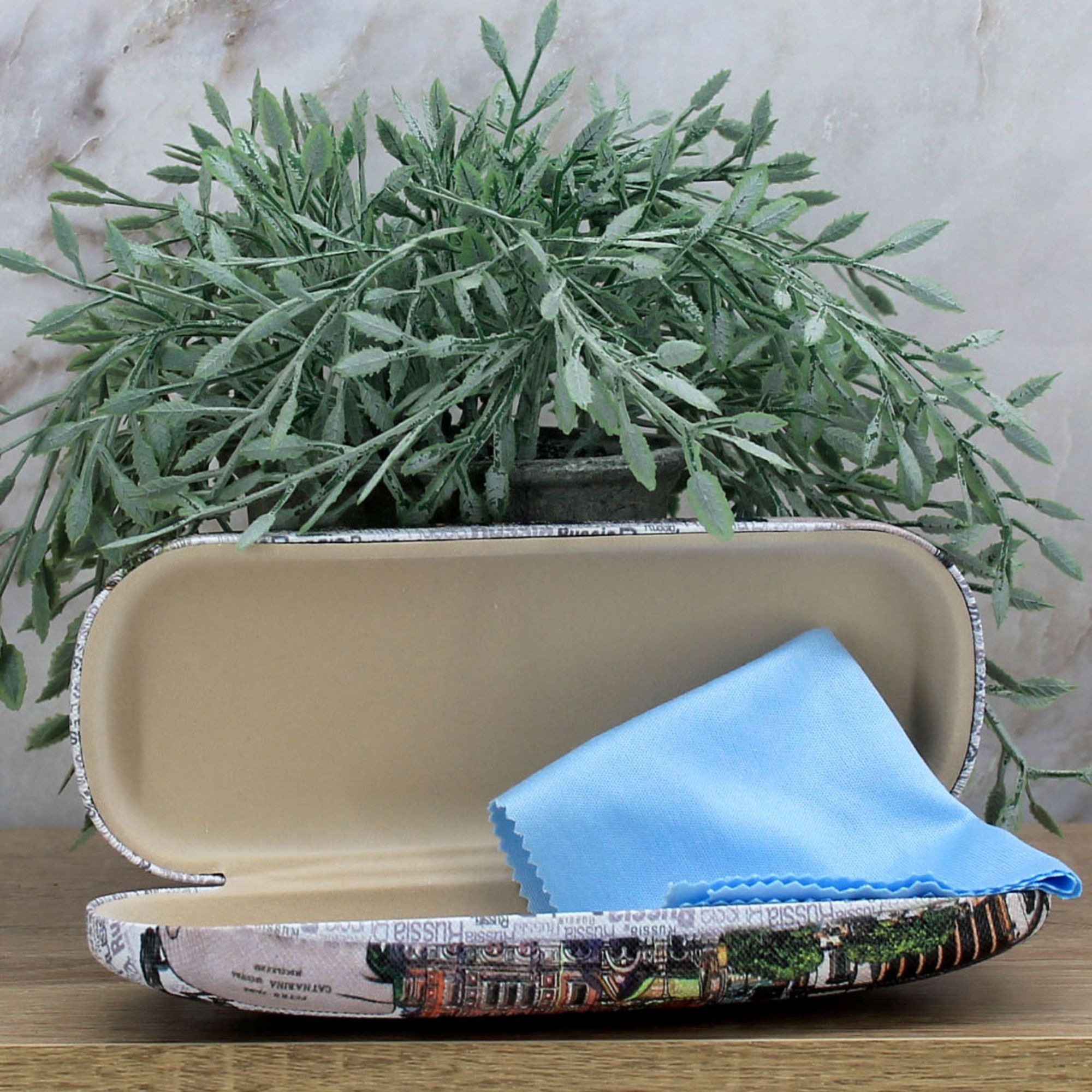 Миниатюра 5. Изделие "Сувенир Футляр для очков из Санкт-Петербурга № 2", цвет без цветов, категория "Сопутствующие товары".