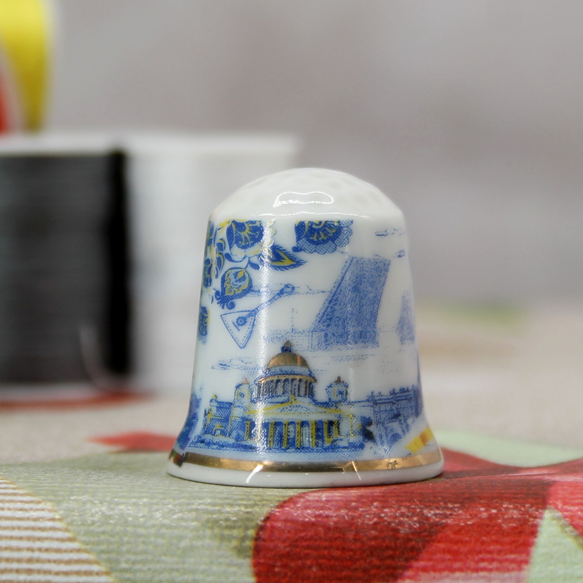 Миниатюра 4. Изделие "Сувенир Наперсток фарфоровый "Санкт-Петербург" № 1", цвет без цветов, категория "Сопутствующие товары".