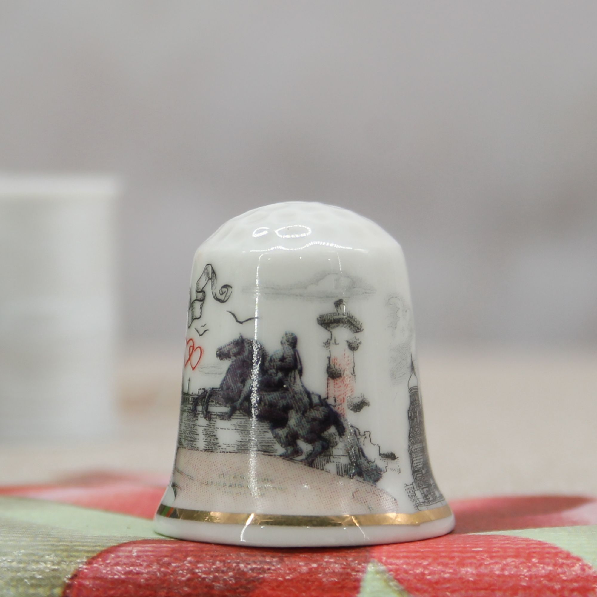 Миниатюра 2. Изделие "Сувенир Наперсток фарфоровый "Санкт-Петербург"  № 2", цвет без цветов, категория "Сопутствующие товары".