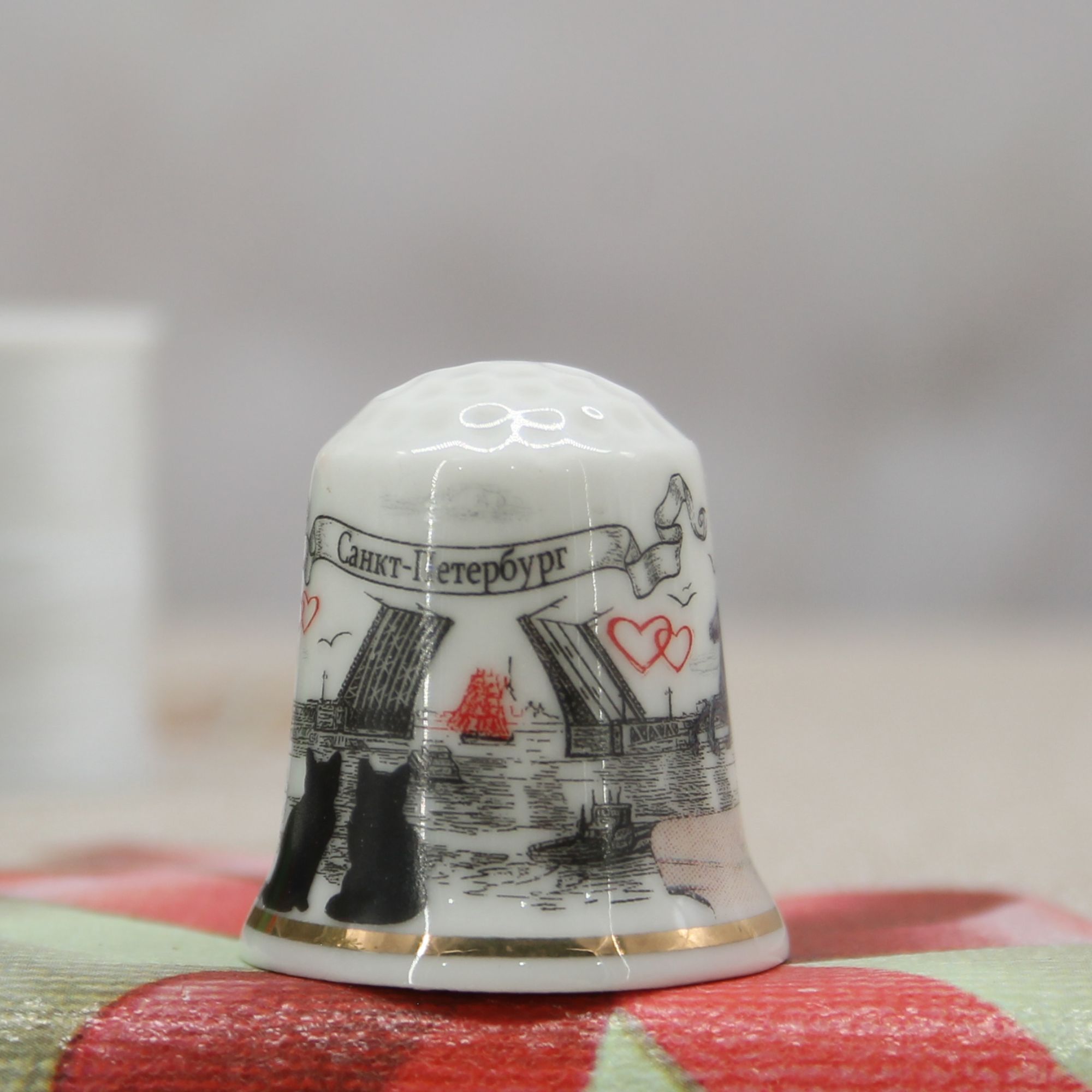 Миниатюра 1. Изделие "Сувенир Наперсток фарфоровый "Санкт-Петербург"  № 2", цвет без цветов, категория "Сопутствующие товары".